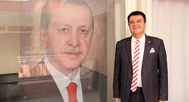 Karaman'da Demokrat Parti'den Cumhurbaşkanı Erdoğan'a pankartlı ve fotoğraflı destek