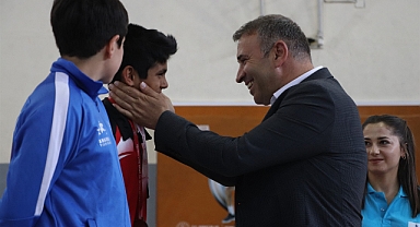 ANALİG MASA TENİSİ’NDE YARI FİNALİSTLER BELLİ OLDU