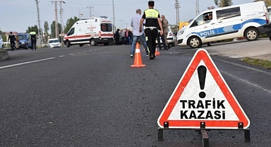 Eski Ekonomi Bakanı Trafik Kazasında Yaralandı!