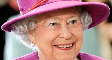  Tarihte Bugün 1953 Birleşik Krallık Kraliçesi II. Elizabeth taç giydi.