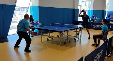 KARAMAN’DA 15 TEMMUZ ŞEHİTLERİ ANISINA MASA TENİSİ TURNUVASI DÜZENLENDİ