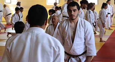 KARAMAN’DA JUDO 1. VE 2. DAN SİYAH KUŞAK KURS VE SINAVI BAŞLADI