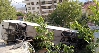 Ermenek'te Tur Otobüsü Devrildi 28 Yaralı