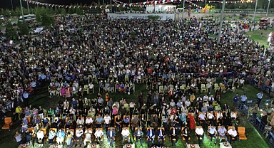 İKİNCİ GÜNDE ŞÖLEN ATEŞİ GECEYİ AYDINLATTI