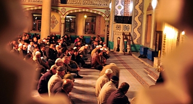 90 bin camide dualar edildi