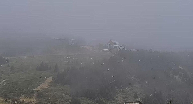 Kış turizmi merkezlerinden Uludağ'a mevsimin ilk karı yağdı