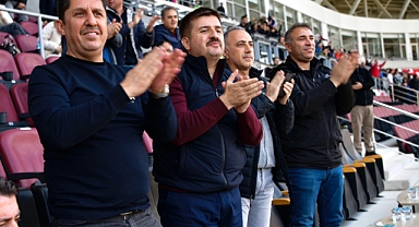 VALİ HÜSEYİN ENGİN SARIİBRAHİM.KARAMAN FK İNEGÖLSPOR MACINA KATILARAK KARAMAN FK YA DESTEK VERDİ